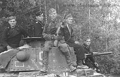 gunontank.jpg